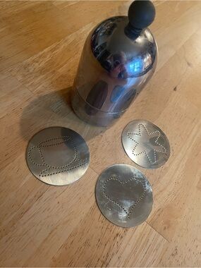 Cilio Stainless Steel Decorating Dredger Set with 3 Stensil Discs